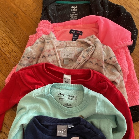 Toddler Girl Bundle Of Clothes and Sweaters - Picture 12 of 16